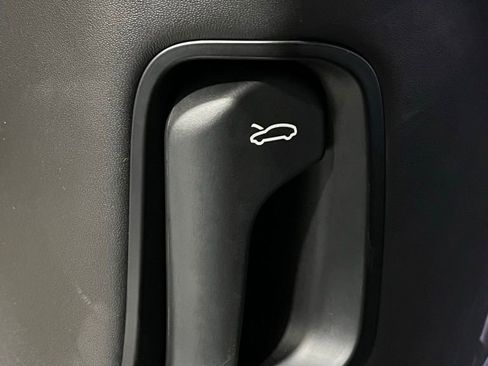 Used 2022 Bentley Flying Spur V8 image 12