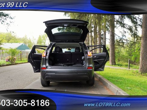 Used 2019 Jeep Cherokee Latitude Plus w/ Cold Weather Group AWD/4WD image 29