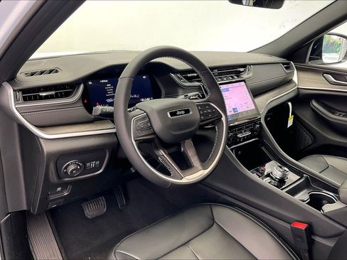 New 2025 Jeep Grand Cherokee L Limited image 4