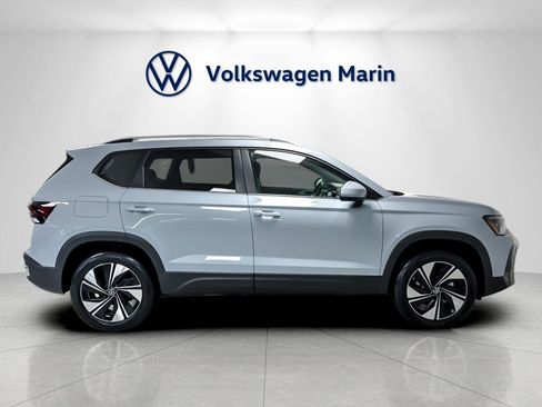 New 2026 Volkswagen Taos SE image 6