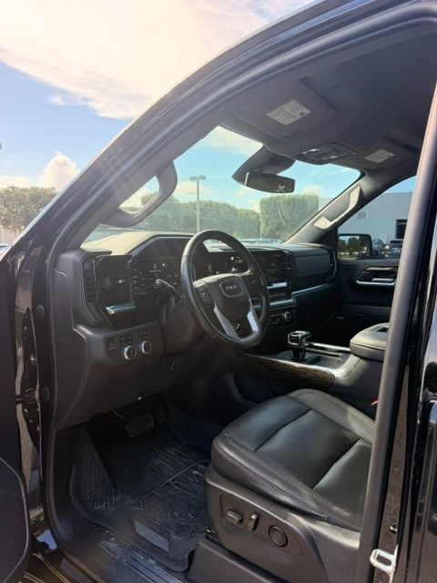 Used 2022 GMC Sierra 1500 Elevation w/ Elevation Premium Package AWD/4WD image 9