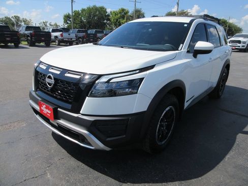 Used 2024 Nissan Pathfinder Rock Creek AWD/4WD image 11