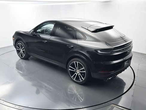 Certified 2025 Porsche Cayenne Coupe AWD/4WD image 36