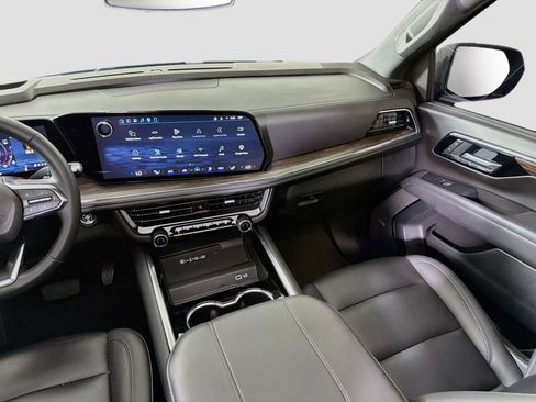 Used 2025 Chevrolet Tahoe Z71 w/ Comfort Package AWD/4WD image 29