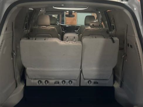 Used 2020 Chrysler Pacifica Limited image 7