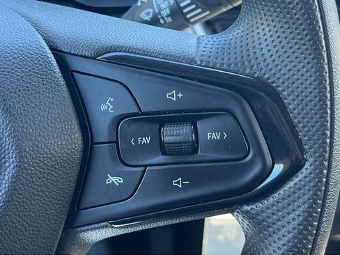 Used 2024 Chevrolet Trax LS w/ LS Convenience Package FWD image 21