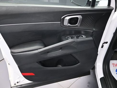 Used 2024 Kia Sorento S w/ Panoramic Sunroof Package image 10