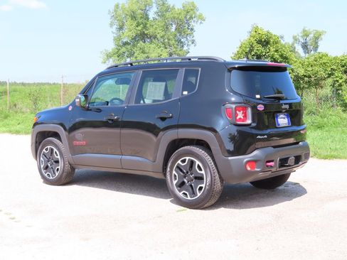 Used 2017 Jeep Renegade Trailhawk w/ Premium Trailhawk Package AWD/4WD image 25