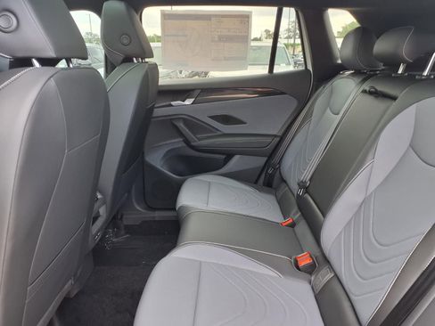 New 2026 Volkswagen Tiguan SE R-Line FWD image 10