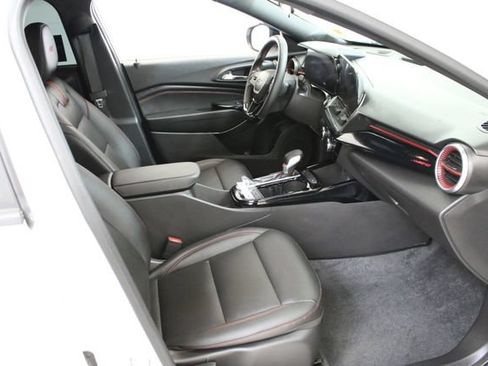 Certified 2025 Chevrolet Trax RS w/ Driver Confidence Package FWD image 30