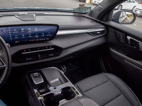 Used 2025 Buick Enclave Preferred image 15