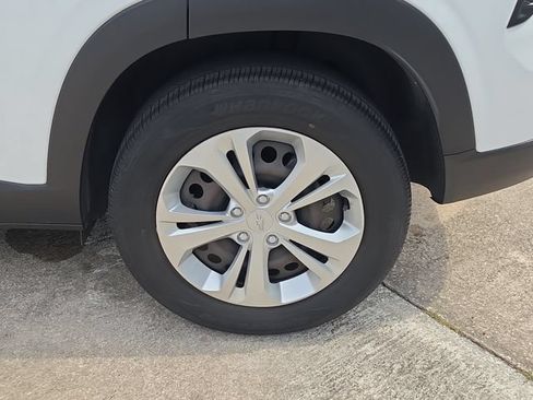 Used 2024 Chevrolet Trax LS FWD image 5