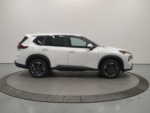 Used 2024 Nissan Rogue SV FWD image 9