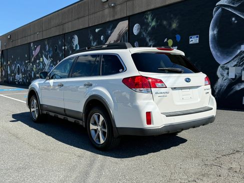 Used 2014 Subaru Outback 2.5i Limited AWD/4WD image 15