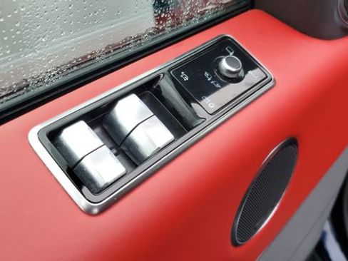 Used 2022 Land Rover Range Rover Sport SVR image 8