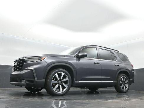 Used 2023 Honda Pilot Elite image 11