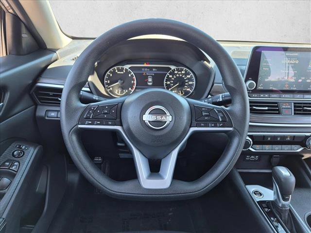 Used 2025 Nissan Altima 2.5 SV FWD image 13