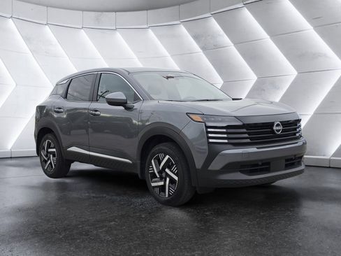 Used 2025 Nissan Kicks SV image 1