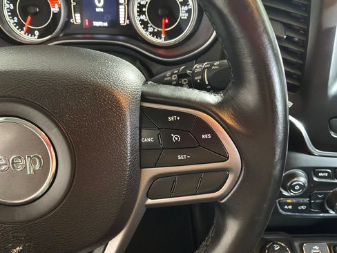 Used 2019 Jeep Cherokee Latitude Plus AWD/4WD image 24