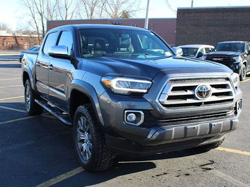 Used 2020 Toyota Tacoma Limited image 4