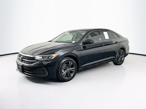 Used 2024 Volkswagen Jetta SE w/ Panoramic Sunroof Package FWD image 3