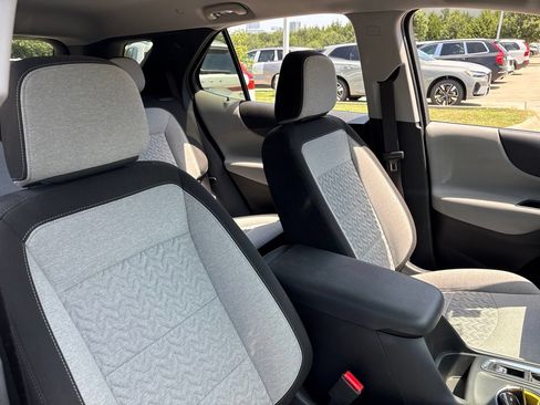 Used 2023 Chevrolet Equinox LS w/ LS Convenience Package FWD image 11