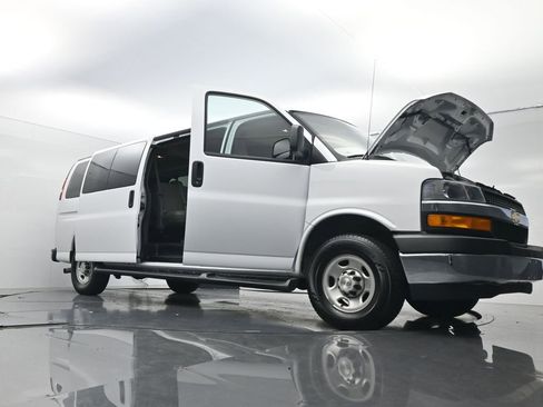 Used 2023 Chevrolet Express 3500 LT w/ LT Preferred Equipment Group RWD image 28