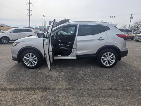 Used 2017 Nissan Rogue Sport SV image 9