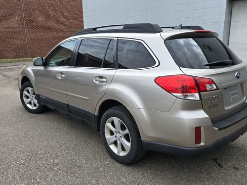 Used 2014 Subaru Outback 2.5i Premium w/ Moonroof Package image 5