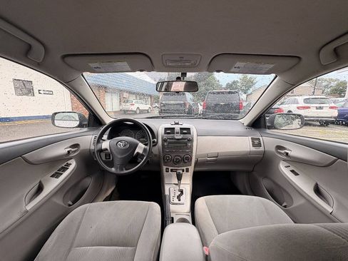 Used 2011 Toyota Corolla LE FWD image 30