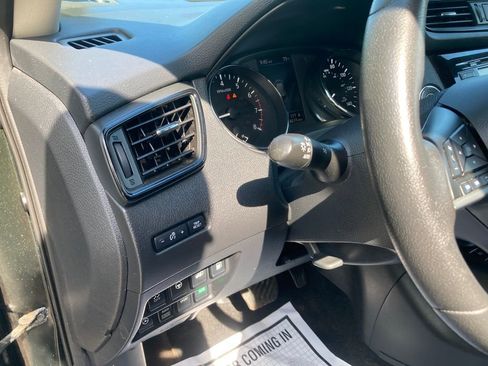 Used 2019 Nissan Rogue SV w/ Sun & Sound Touring Package AWD/4WD image 17