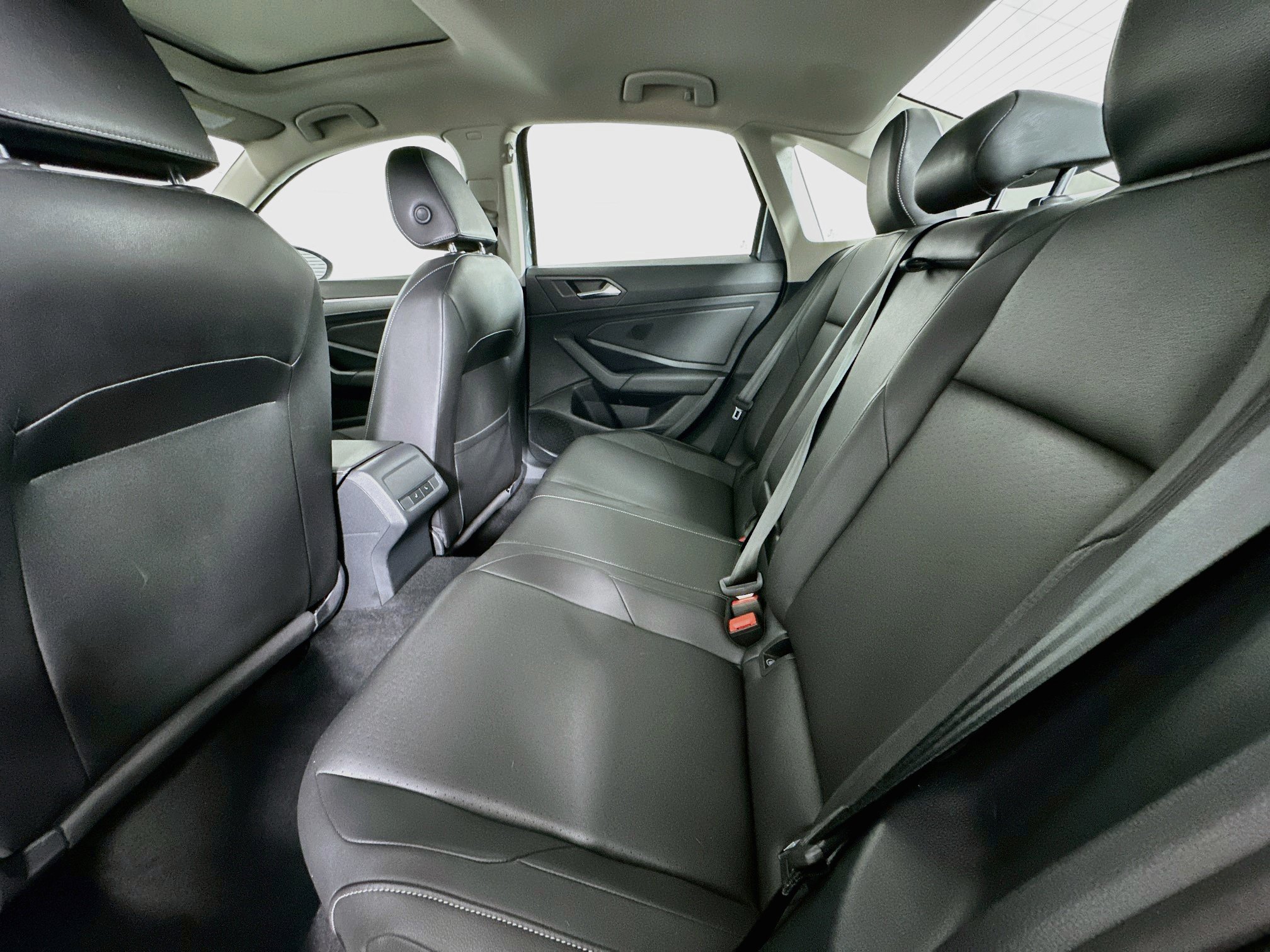 Used 2019 Volkswagen Jetta SE w/ Cold Weather Package FWD image 27