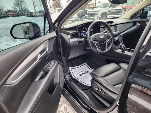 Used 2017 Cadillac XT5 Luxury w/ Driver Awareness Package image 24