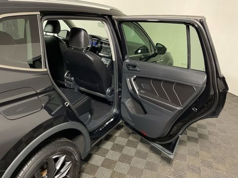 Used 2022 Volkswagen Tiguan SE AWD/4WD image 34