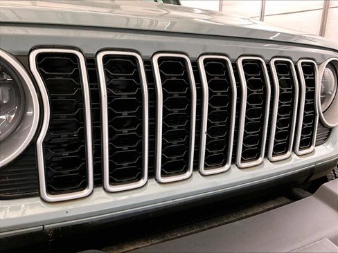 Used 2024 Jeep Wrangler Unlimited Sahara AWD/4WD image 29