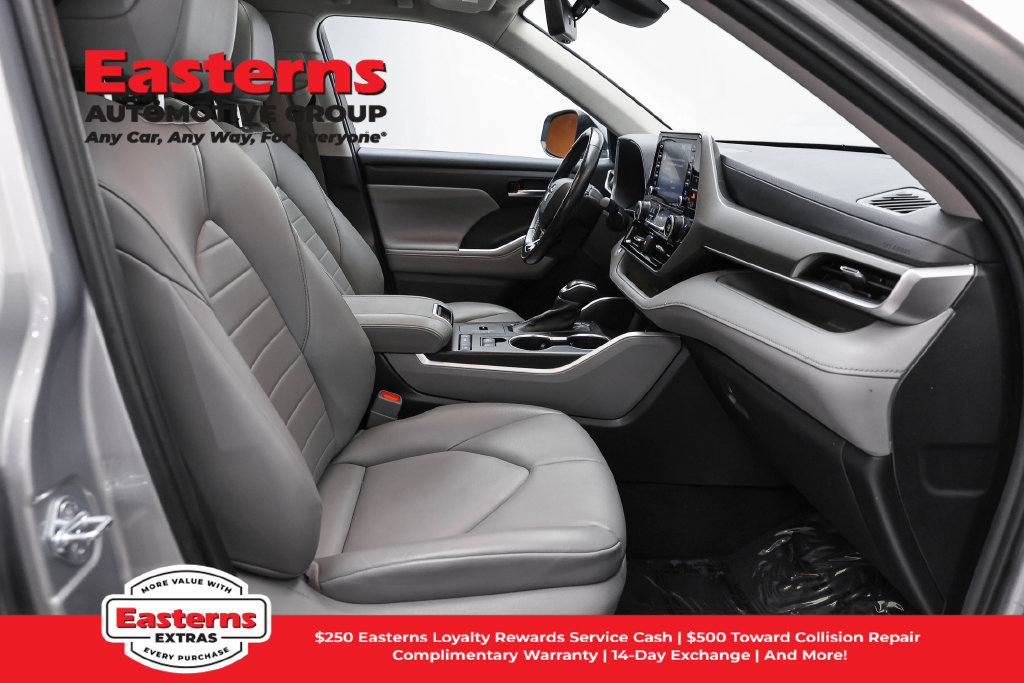 Used 2021 Toyota Highlander XLE FWD image 27