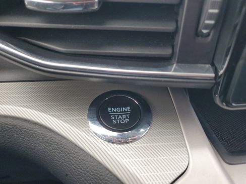 Used 2023 Ford Explorer XLT w/ Equipment Group 202A image 27