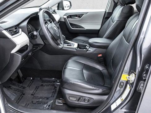 Used 2019 Toyota RAV4 XLE image 12