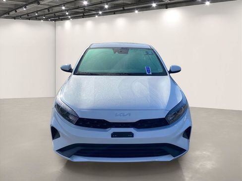 Certified 2023 Kia Forte LXS FWD image 3