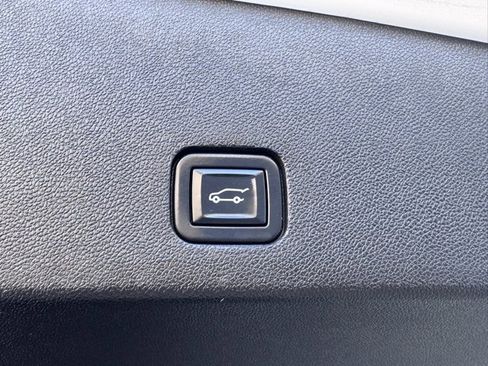 Used 2023 Cadillac XT6 Premium Luxury w/ Technology Package image 38