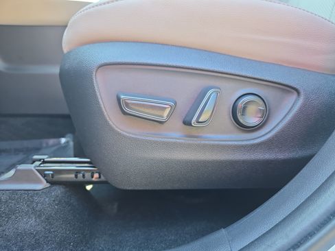 Used 2025 Toyota Grand Highlander AWD Hybrid image 29