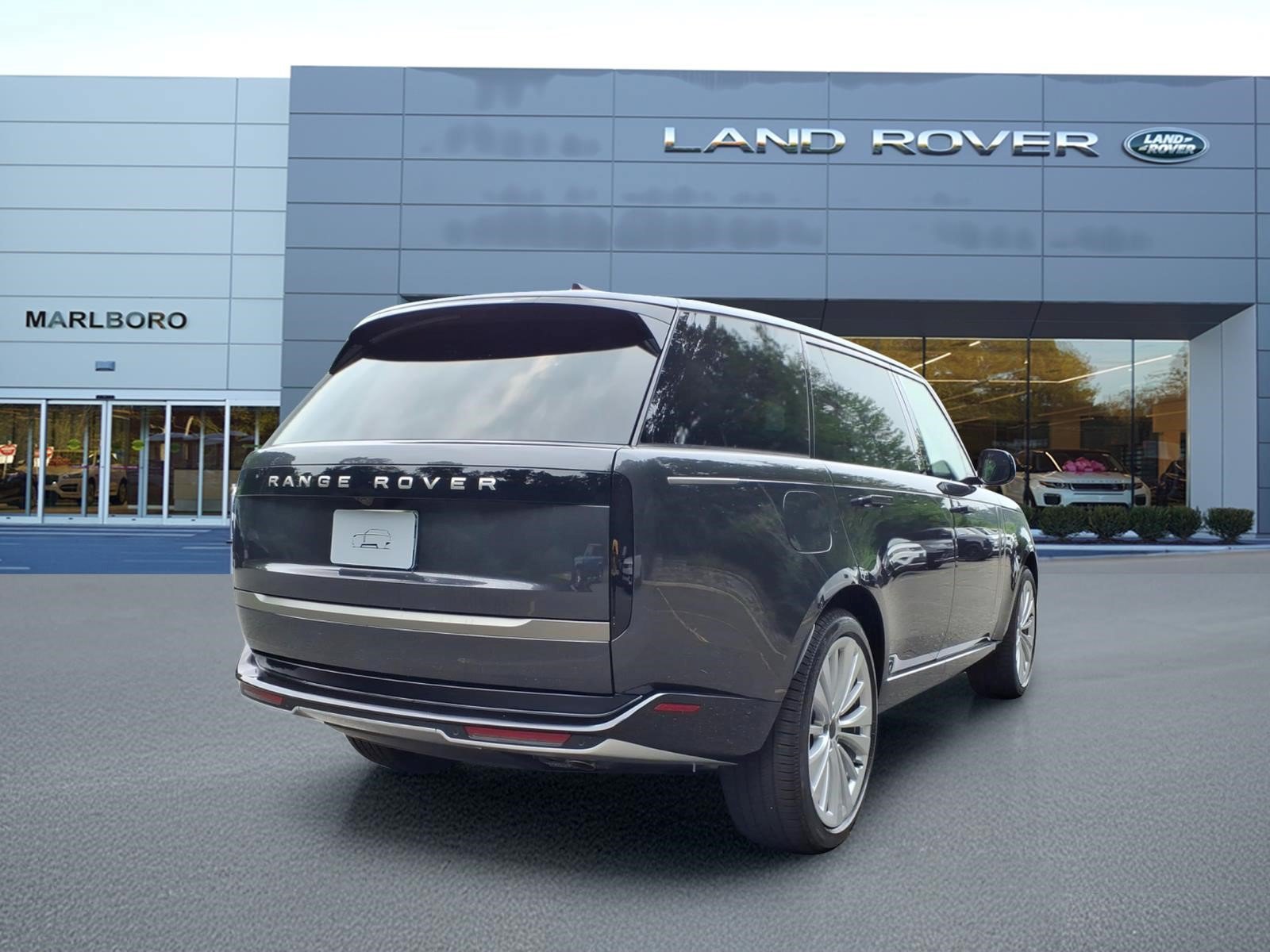New 2026 Land Rover Range Rover Long Wheelbase SE AWD/4WD image 2