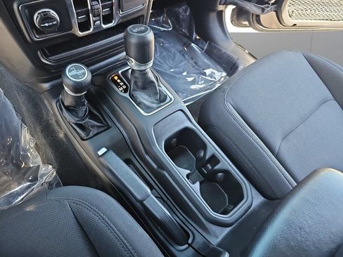 Used 2022 Jeep Wrangler Unlimited Sport AWD/4WD image 24