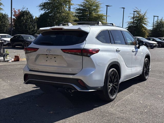 Used 2023 Toyota Highlander XSE FWD image 2