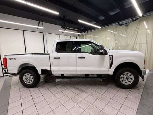 Used 2024 Ford F350 XLT AWD/4WD image 3