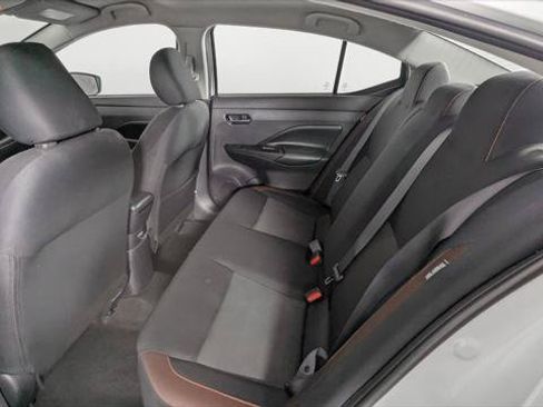 Used 2022 Nissan Versa SR FWD image 18