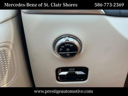Used 2024 Mercedes-Benz GLC 300 4MATIC image 32