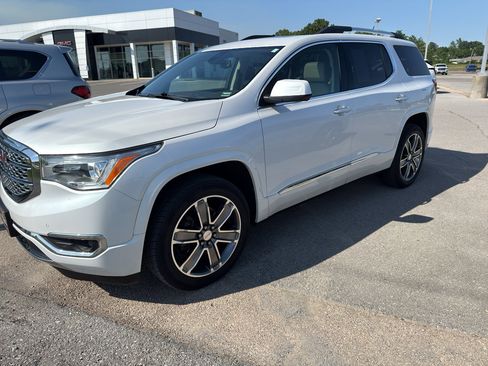 Used 2018 GMC Acadia Denali w/ Technology Package FWD image 1