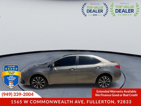 Used 2017 Toyota Corolla SE w/ SE Premium Package FWD image 2