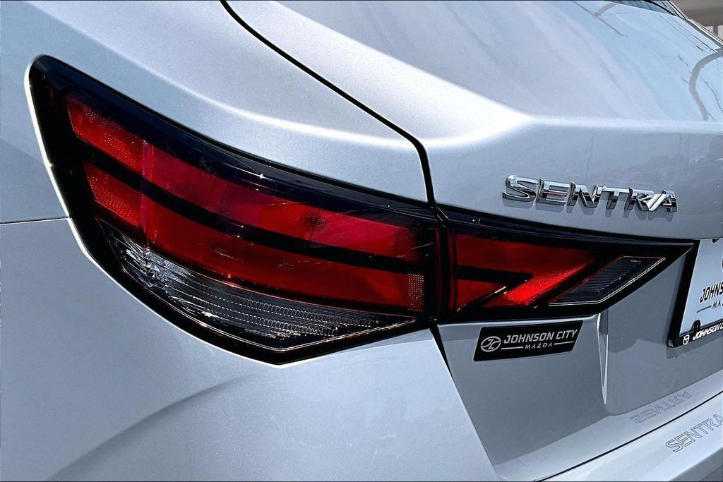Used 2022 Nissan Sentra SV FWD image 30
